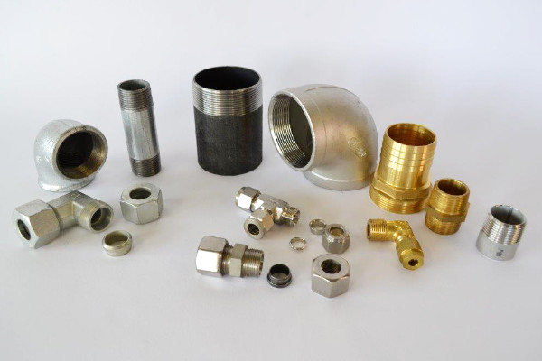 RACCORDI FILETTATI E A COMPRESSIONE